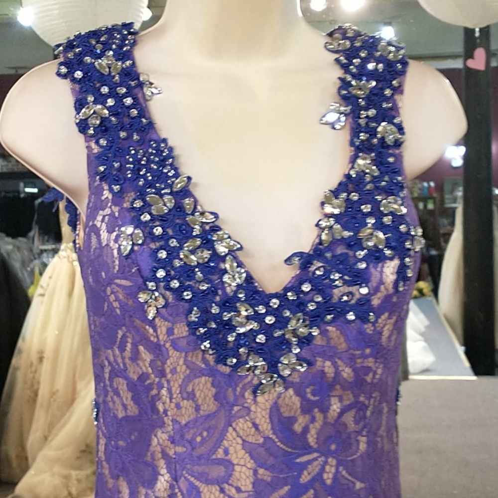 Envious by Karishma evening gown - Picture 3 of 7